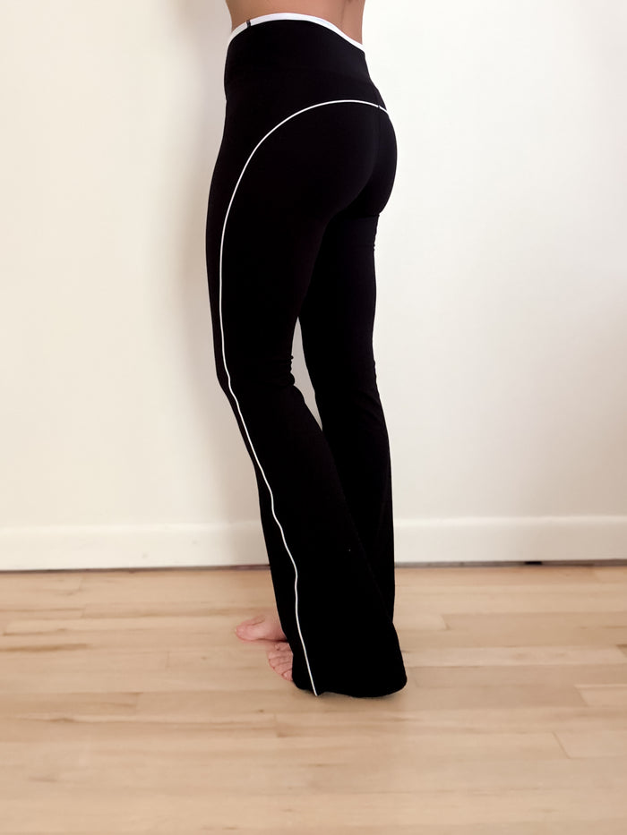 Cloudline Flare Leggings - Black