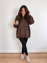 I Live In Leggings - Pullover